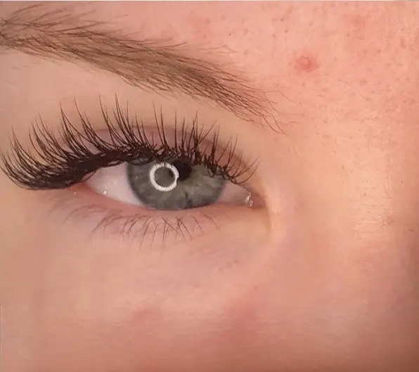 A lash set, close up